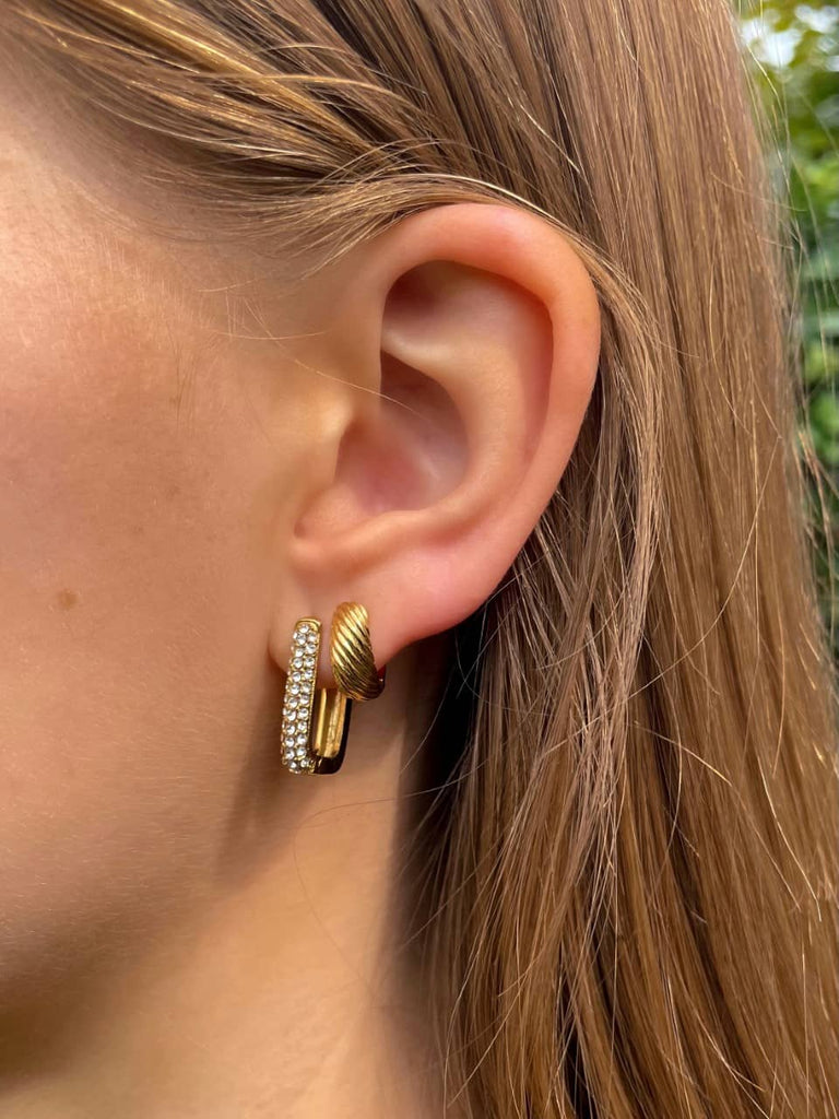 kwalitatieve gouden oorbellen met zirkonia steentjes